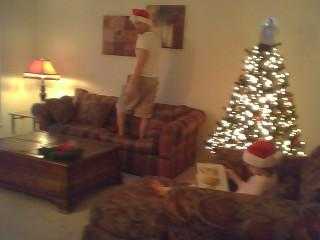 a-holiday-weekend-paul-hanging-the-pics