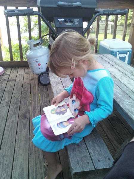 dallas reading her bible