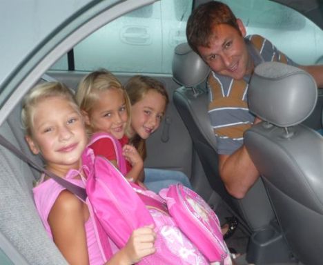 daddy and girls in car